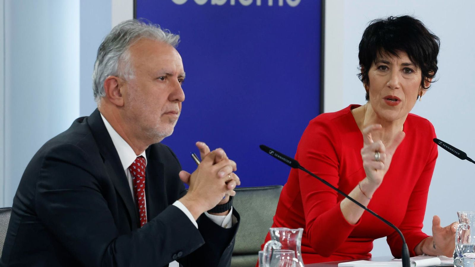 El ministre de Política Territorial, Ángel Víctor Torres, i la portaveu del govern, la ministra Elma Saiz, en la roda de premsa posterior al Consell de Ministres