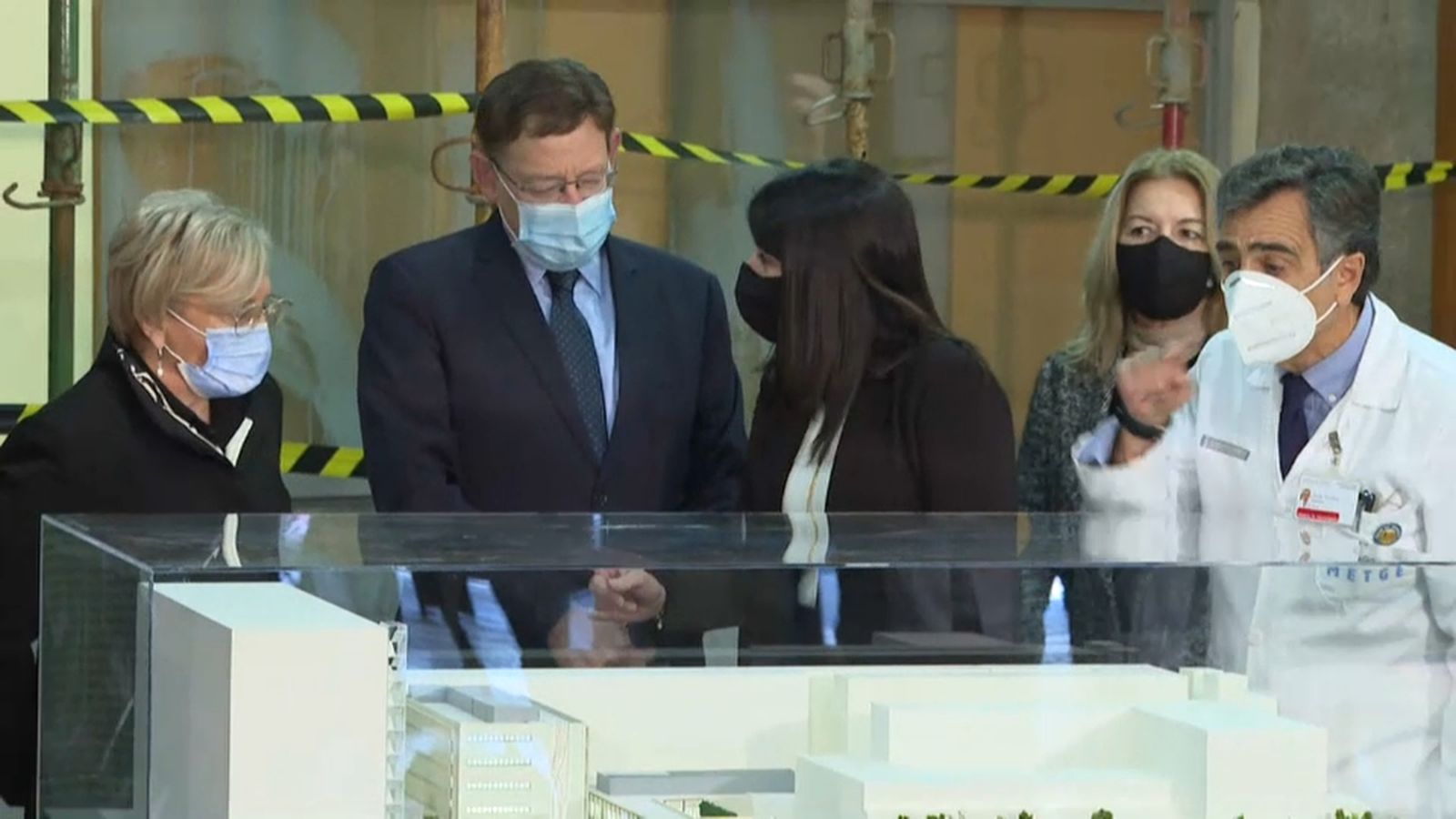 Puig i Barceló, durant la visita a la futura ampliació de l'hospital Clínic de València.