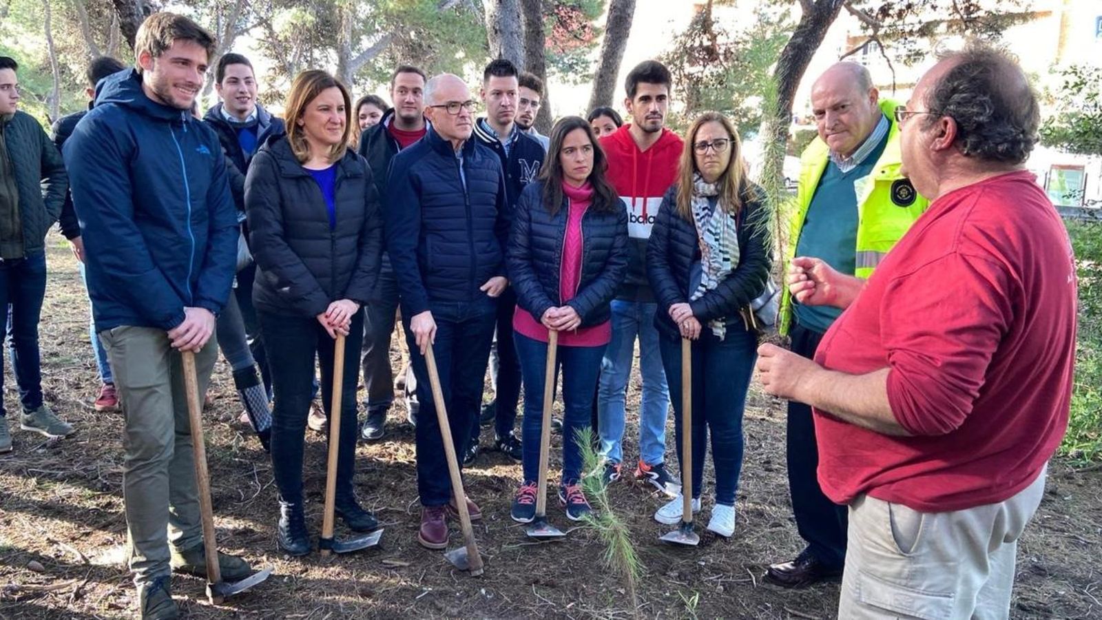 Representants del PP en la plantació d'arbres d'aquest dissabte a l'Albufera