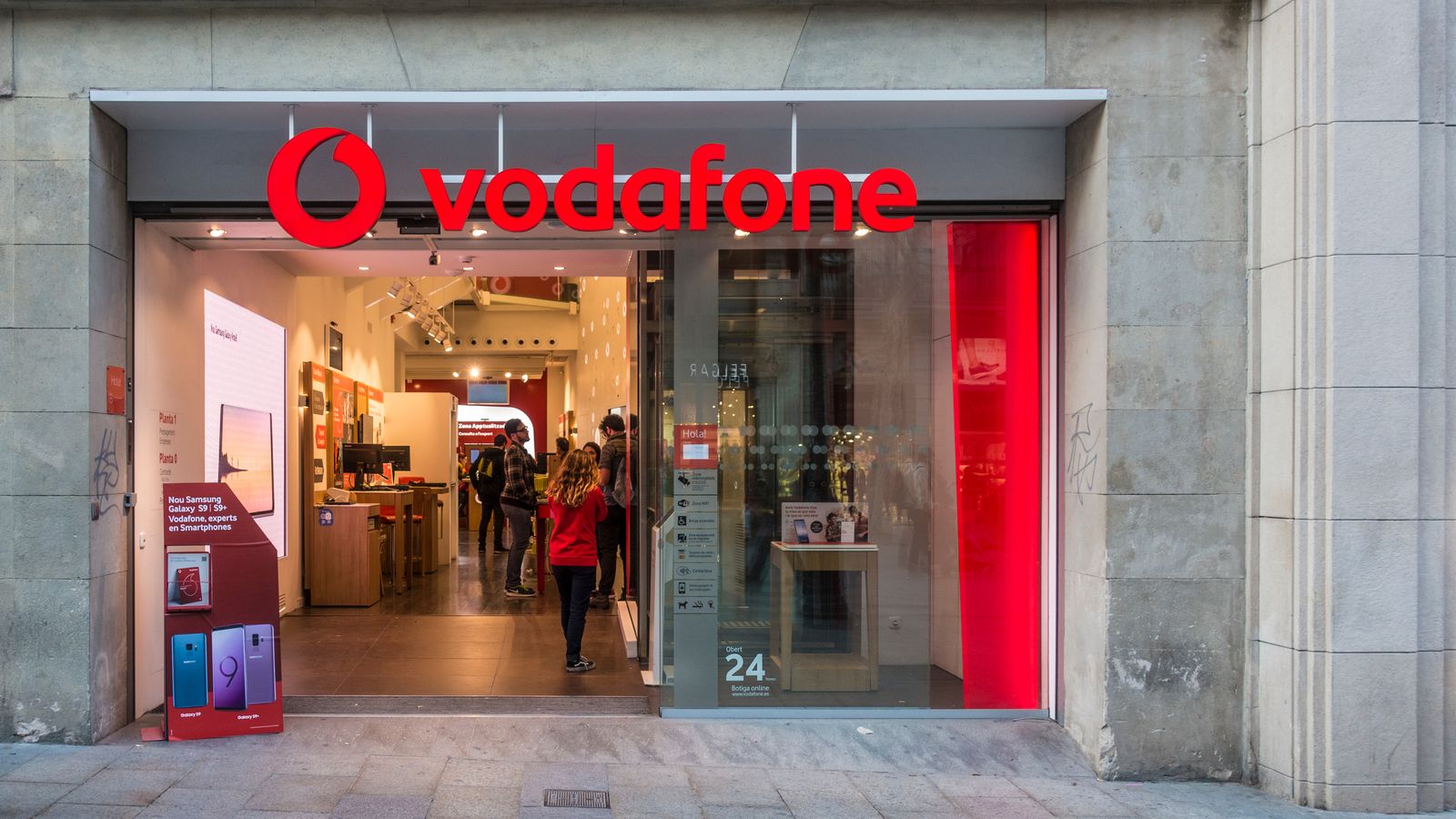 Façana de la tenda de Vodafone a Barcelona