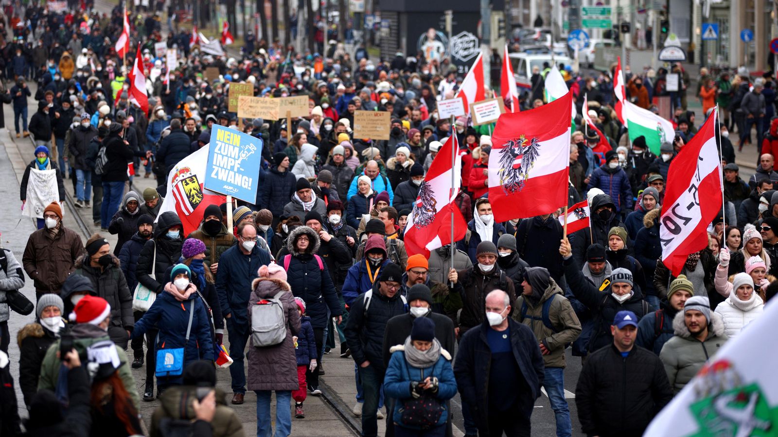 Protestes a Viena contra la vacunació obligatòria i les restriccions sanitàries, el passat 4 de desembre