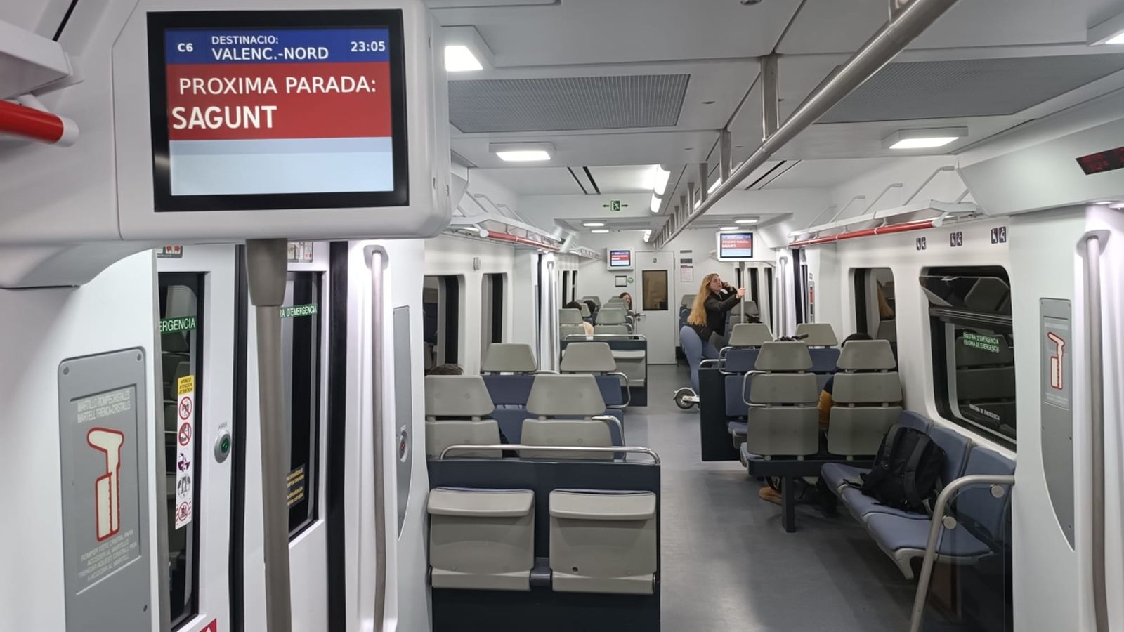 Tren detingut per una avaria en la infraestructura