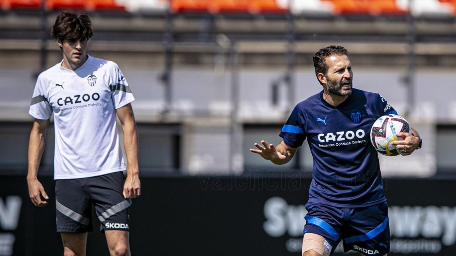 Javi Guerra i Rubén Baraja, en l'entrenament d'aquest dimecres