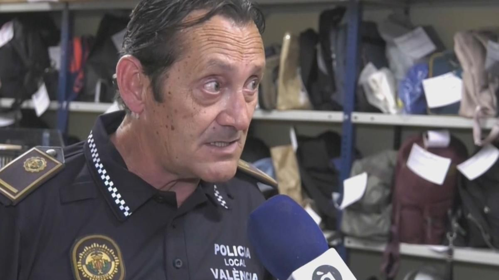 Parlem amb un policia local de l'oficina d'objectes perduts de l'Ajuntament de València