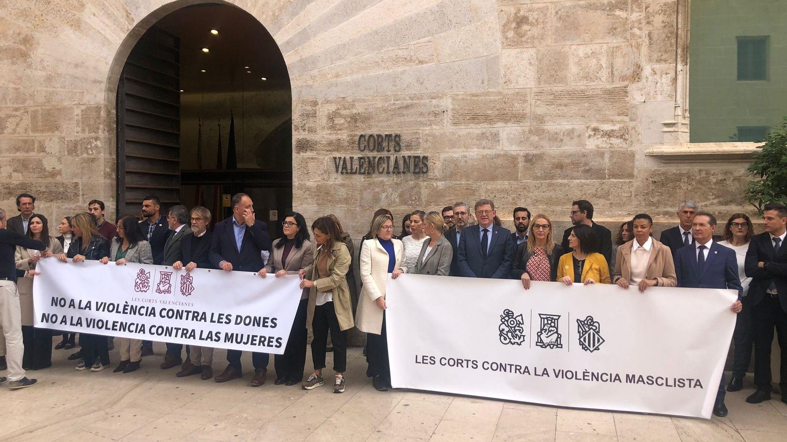 Concentració de repulsa contra l'últim crim masclista en les Corts, aquest divendres