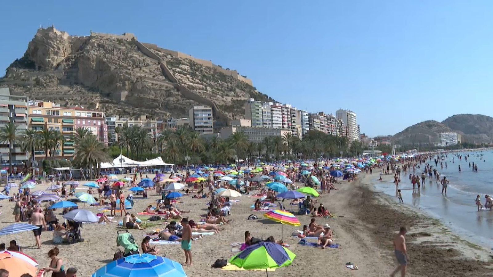 La platja d'Alacant este dissabte al matí