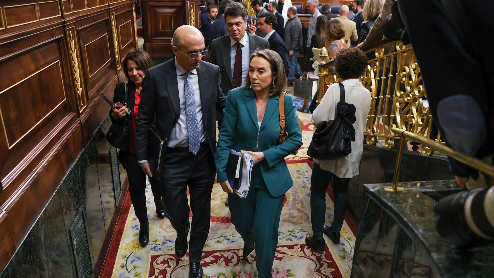 La portaveu del grup popular, Cuca Gamarra, ix en finalitzar la primera sessió del debat de la moció de censura de Vox contra Pedro Sánchez