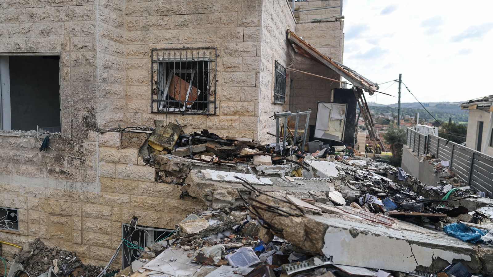 Almenys huit persones han mort després de l’impacte d’un míssil iranià a la localitat israeliana de Beit Shemes