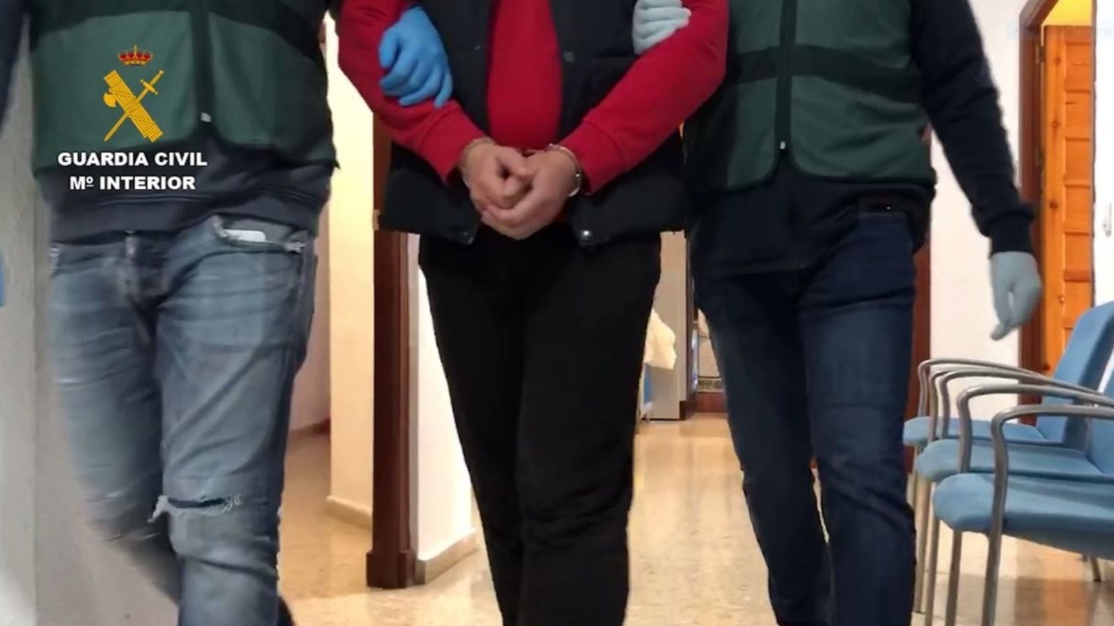 Imatges de la detenció de l'exdiputat rus per part de la Guàrdia Civil