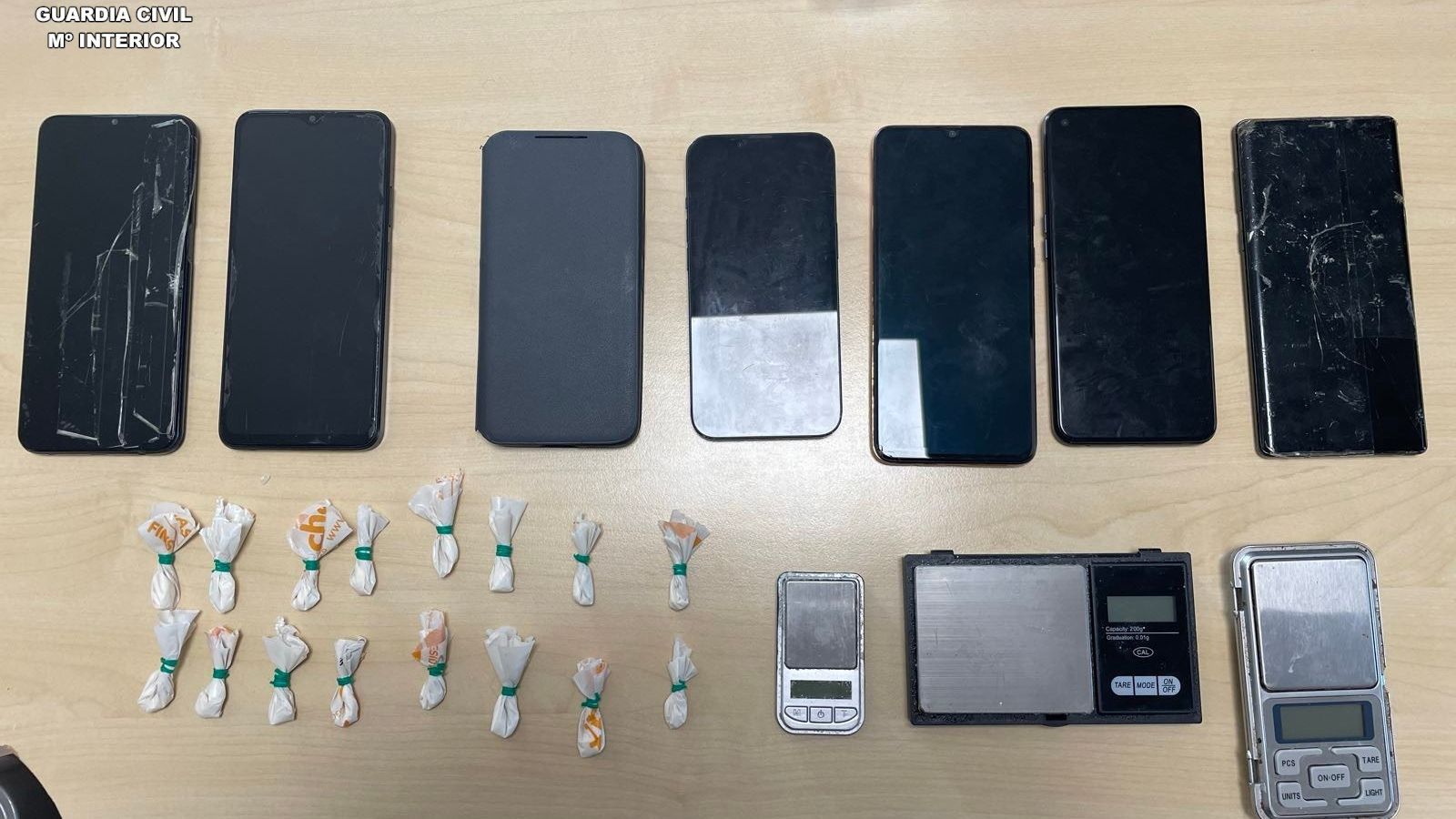 Drogues i aparells electrònics requisats durant l'operació