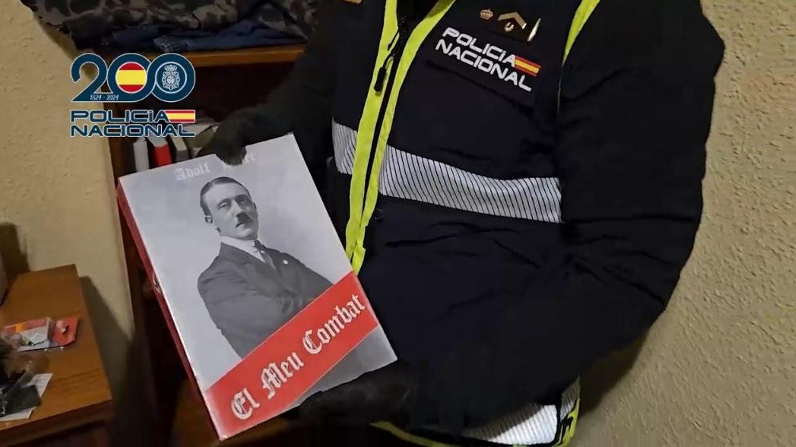 Durant els cinc escorcolls realitzats a la província de Castelló, es van intervindre nou armes , propaganda de The Base i parafernàlia neonazi