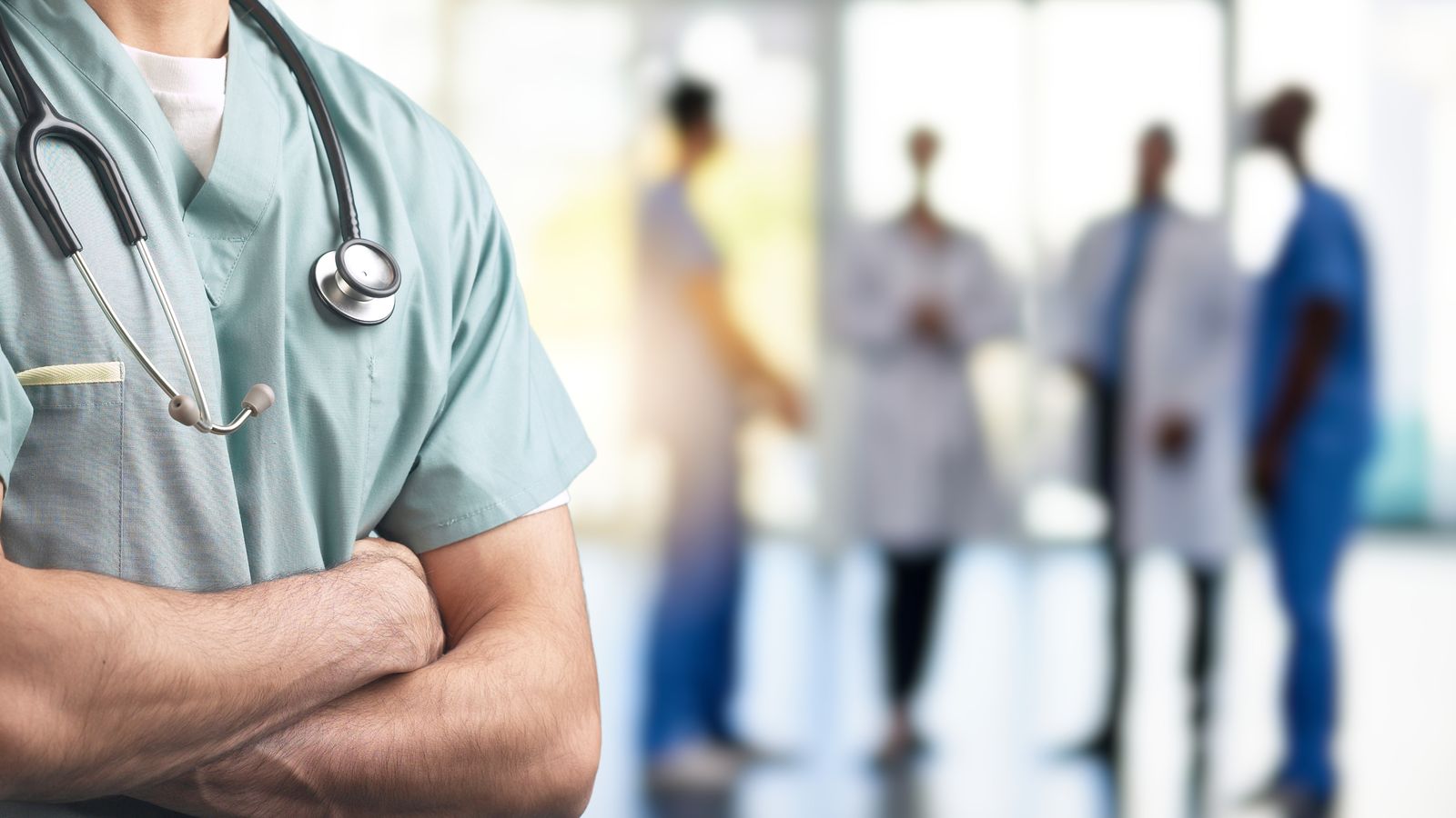 Imatge d'arxiu d'un grup de professinals sanitaris