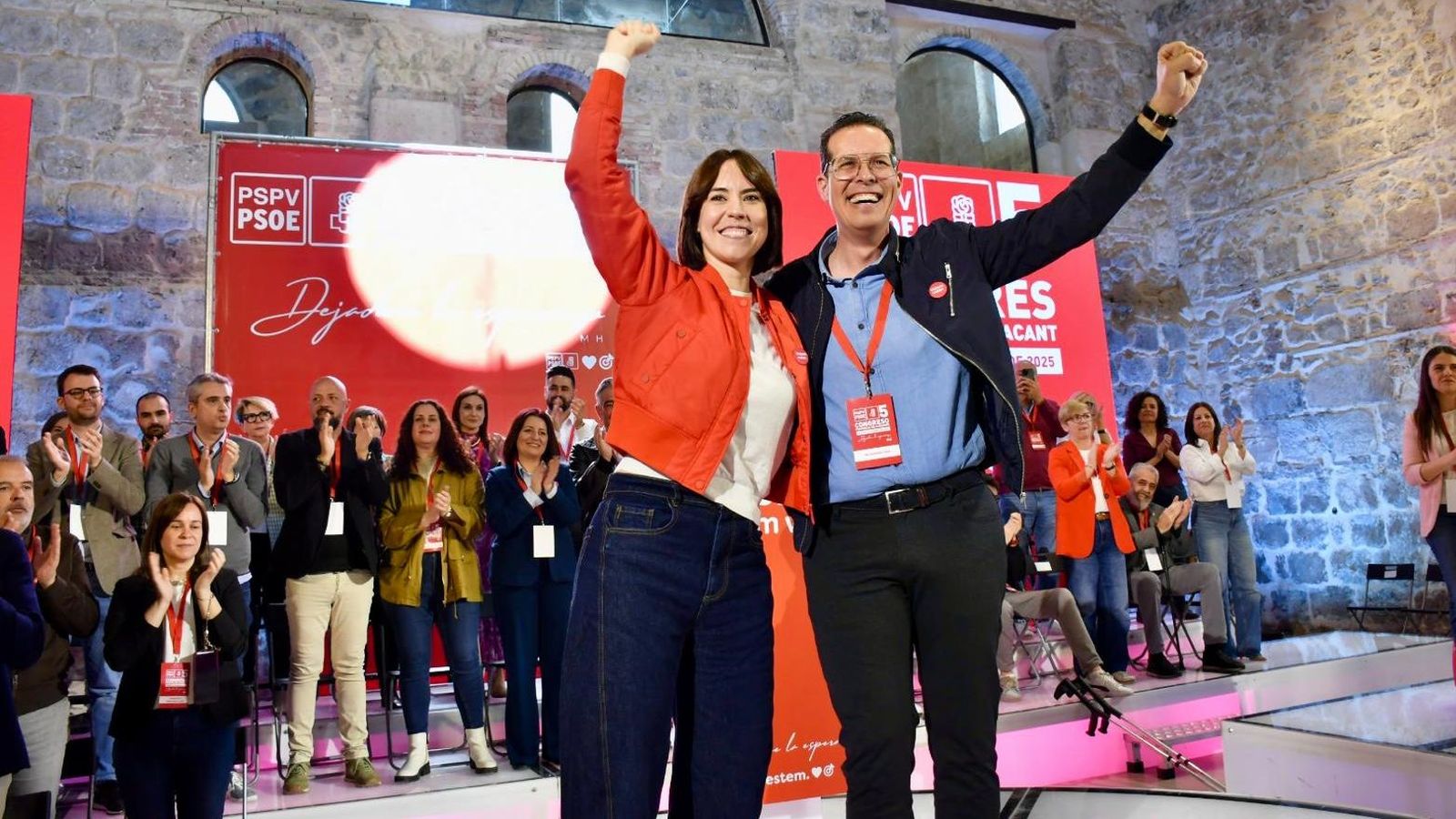 Morant amb Rubén Alfaro, instants després de ser escollit com a nou secretari dels socialistes de la província d'Alacant