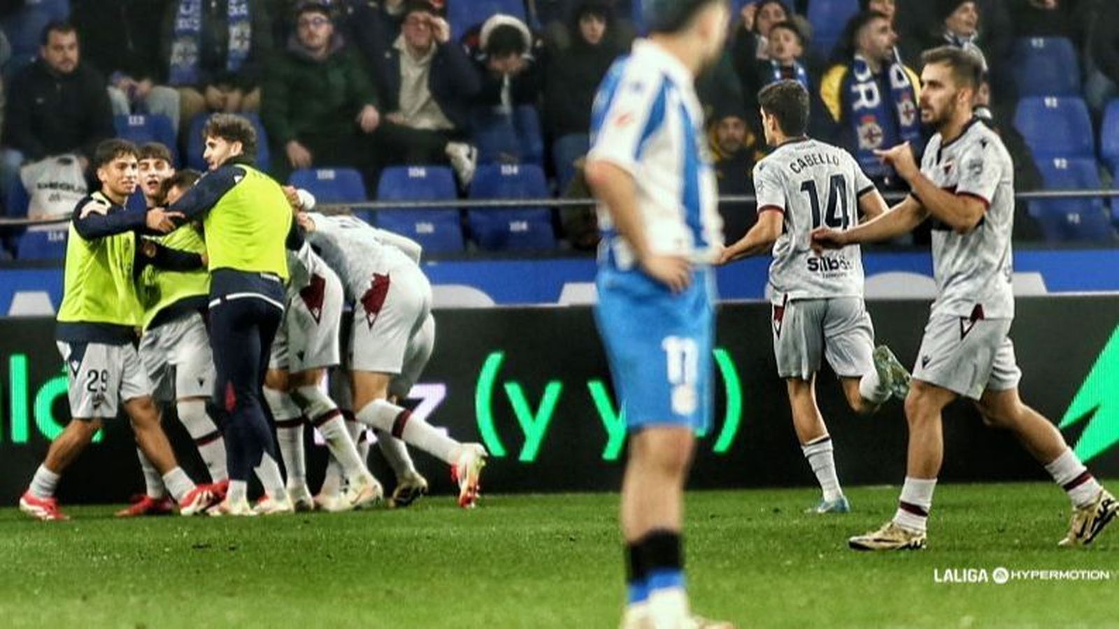 Els jugadors del Llevant celebren el segon gol