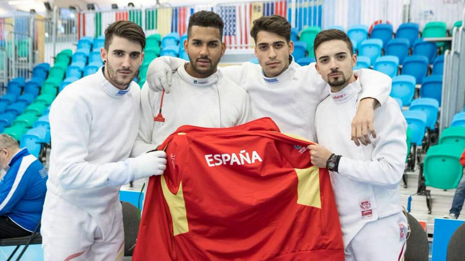 Manu Bargues (tercer per l'esquerra) amb l'equip espanyol que va aconseguir la medalla de plata