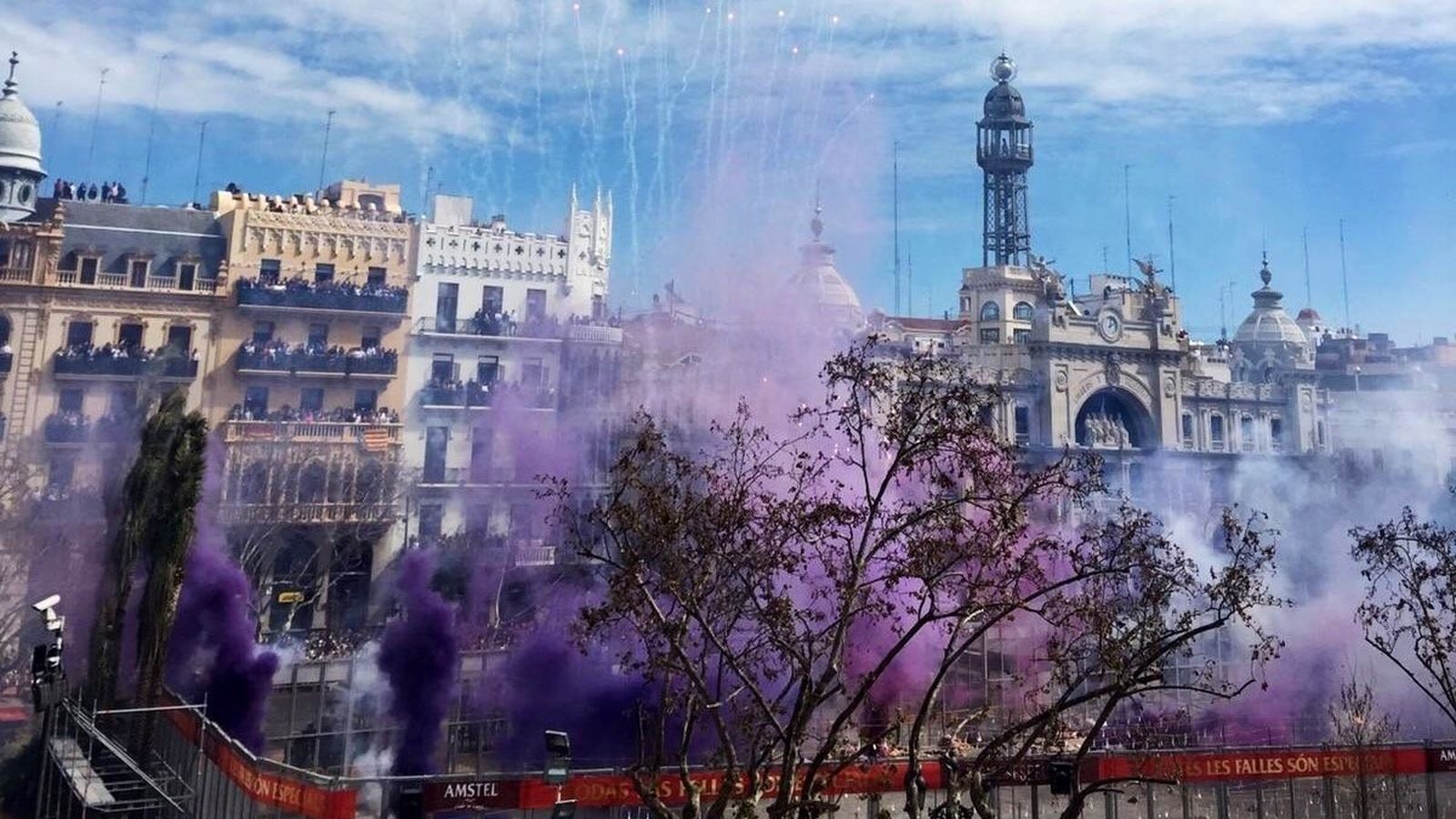 Imatge d'arxiu d'una mascletà feta el 8M