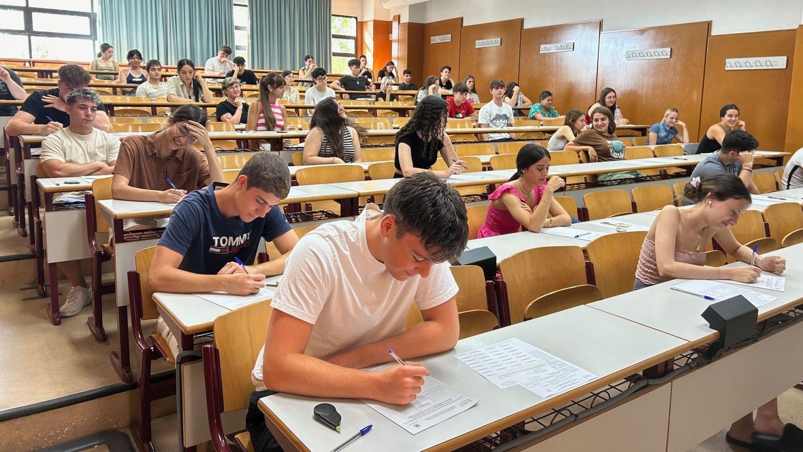 Estudiants fent les PAU en la Universitat d’Alacant