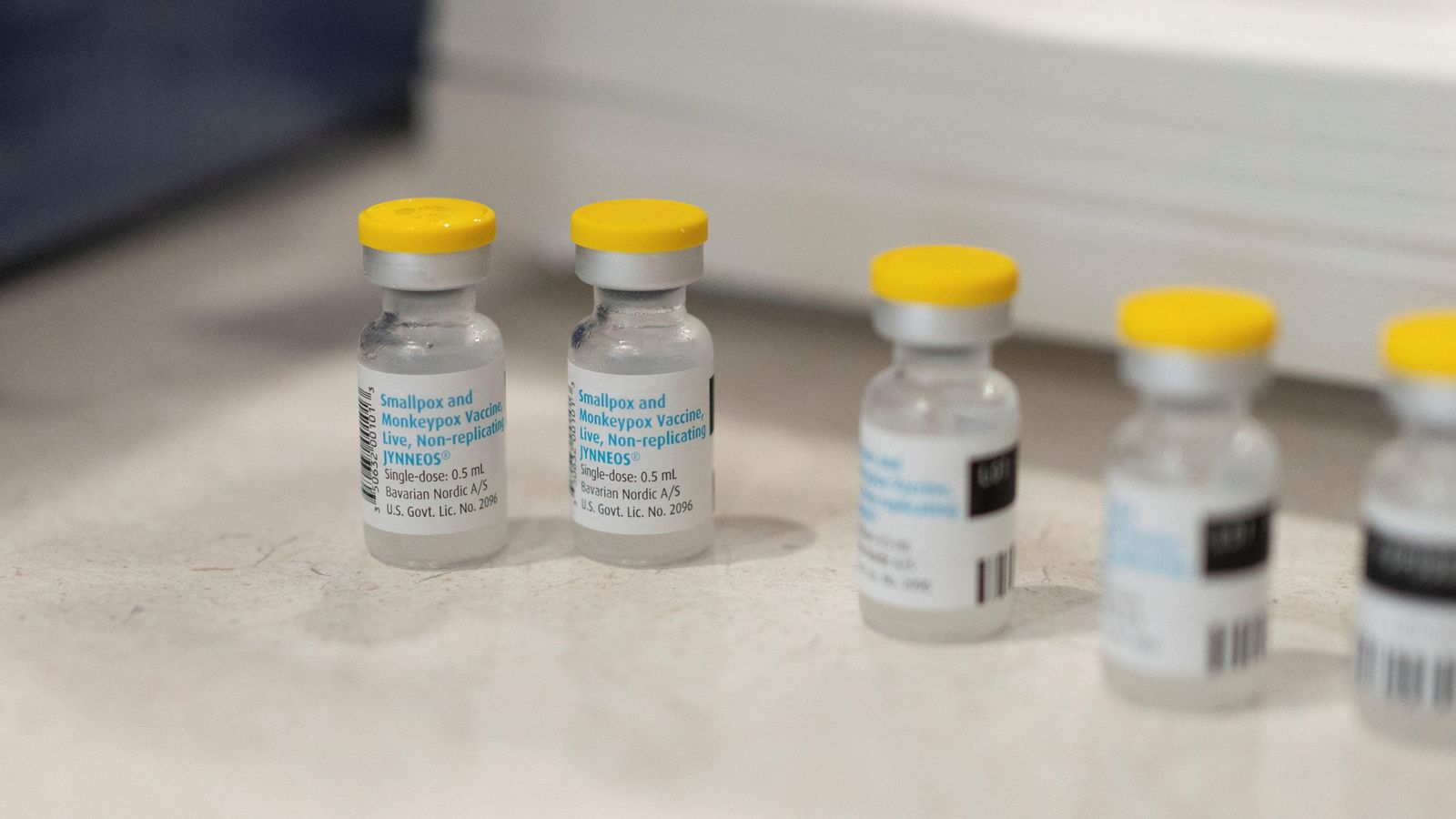 Vials de la vacuna contra la pigota del mico Vials de la vacuna contra la pigota del mico