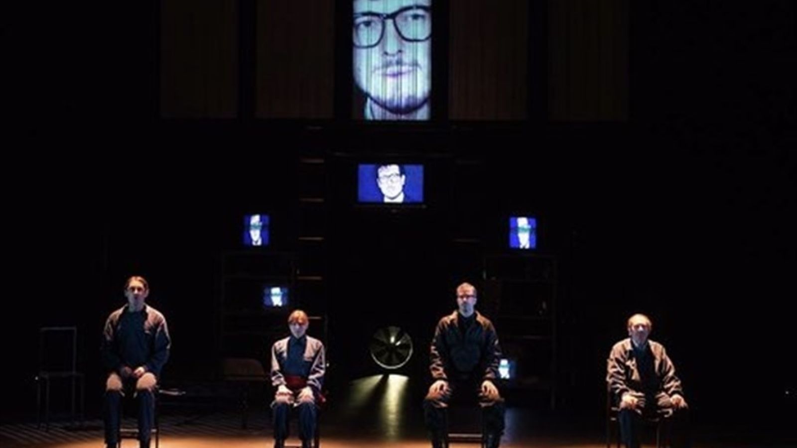 L’obra del reputat autor reflexiona sobre com el poder controla les vides dels ciutadans