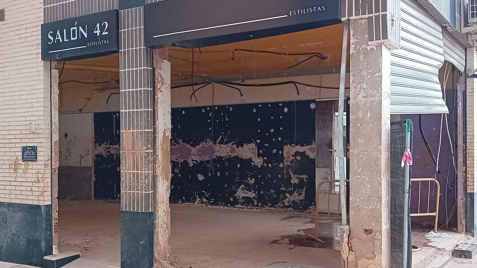 Un dels salons d'estètica que va quedar desfet per la dana