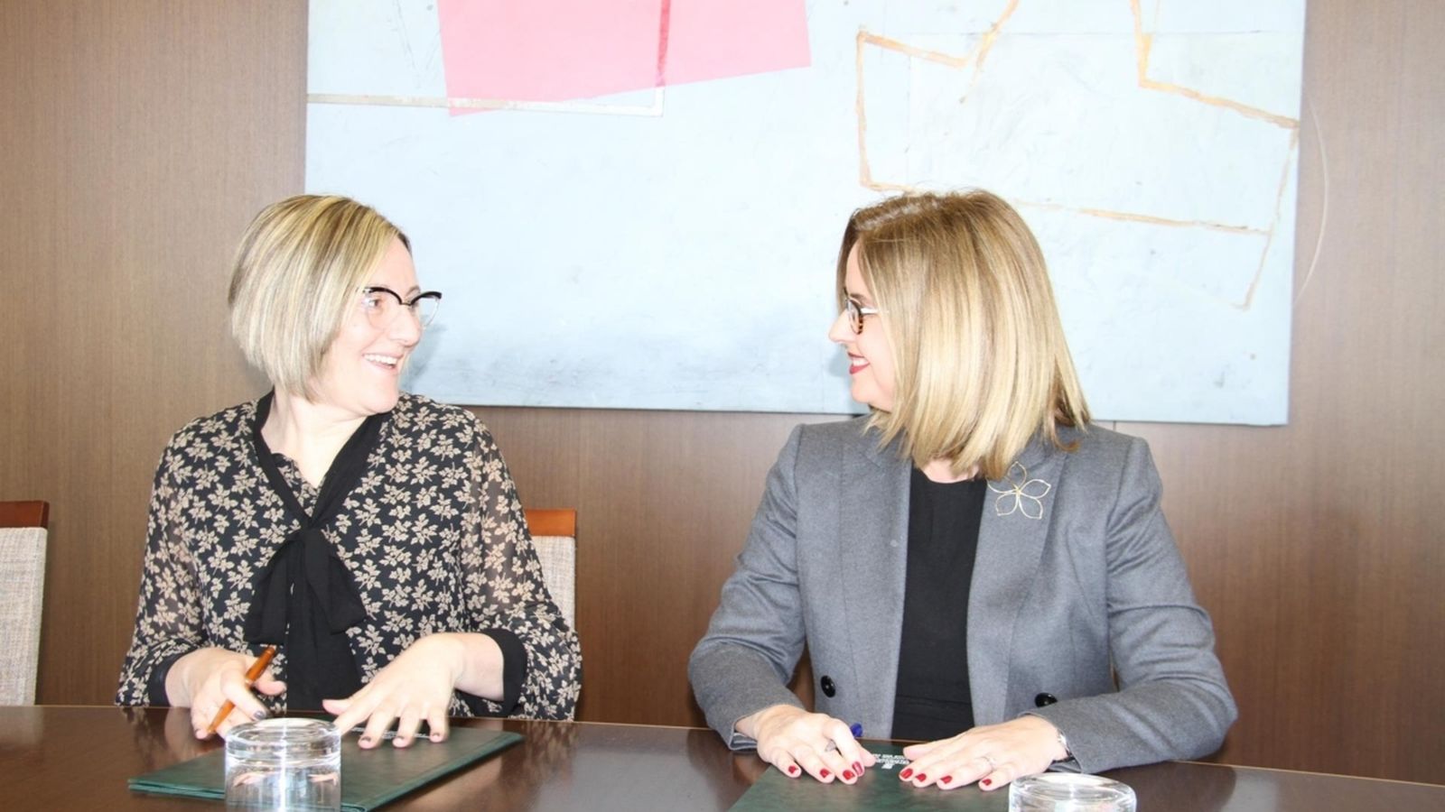 La consellera d'Habitatge, María José Salvador, i la secretària d'Habitatge de Foment, Helena Beunza, aquest divendres