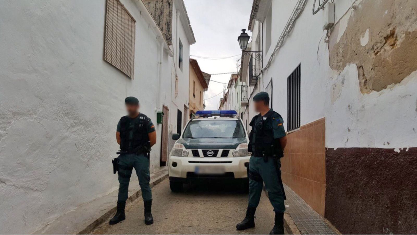 Membres de la Guàrdia Civil en el moment de la paralització del desallotjament