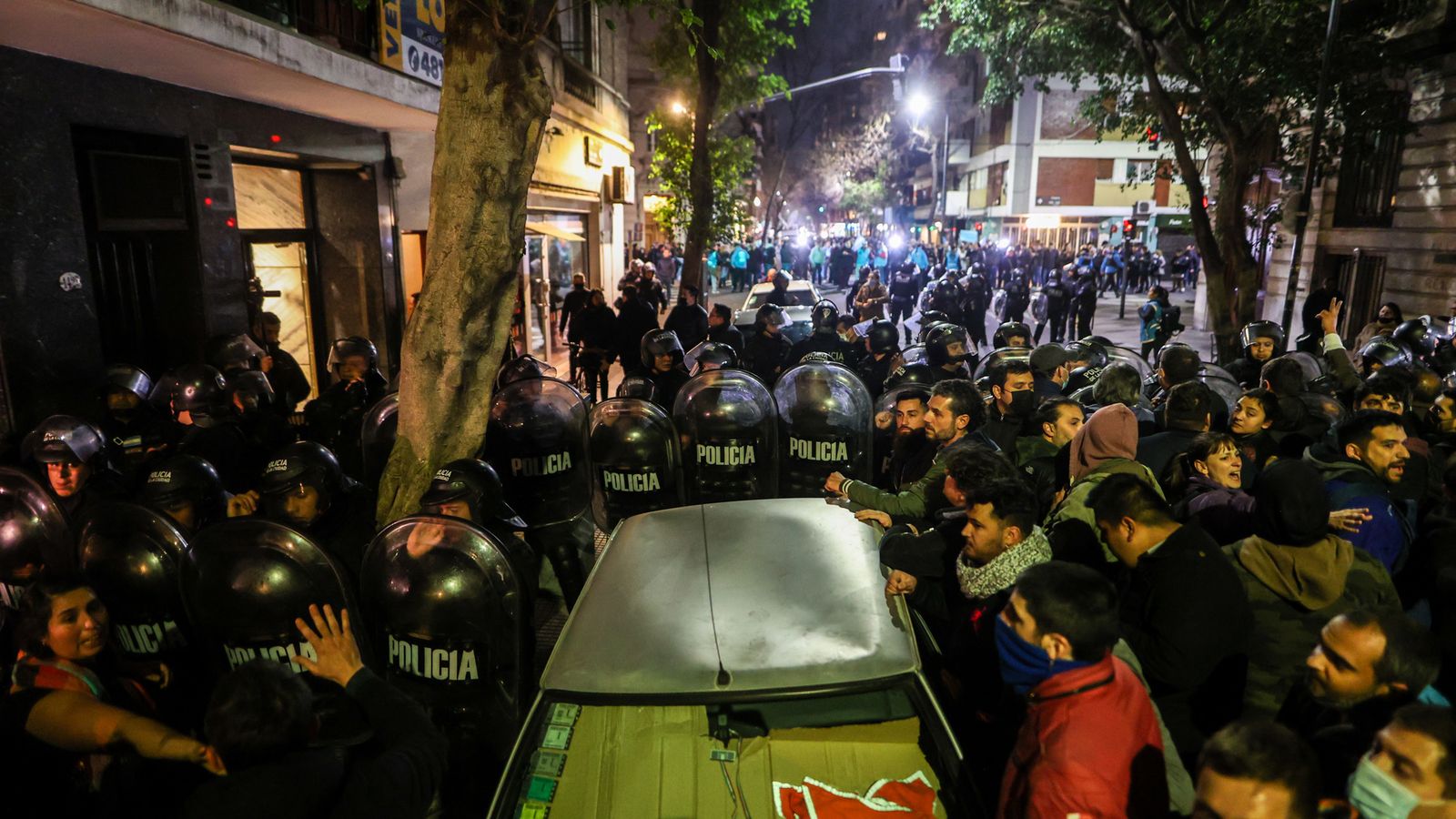 La policia argentina frena els manifestants a les portes de la residència de Cristina Fernández