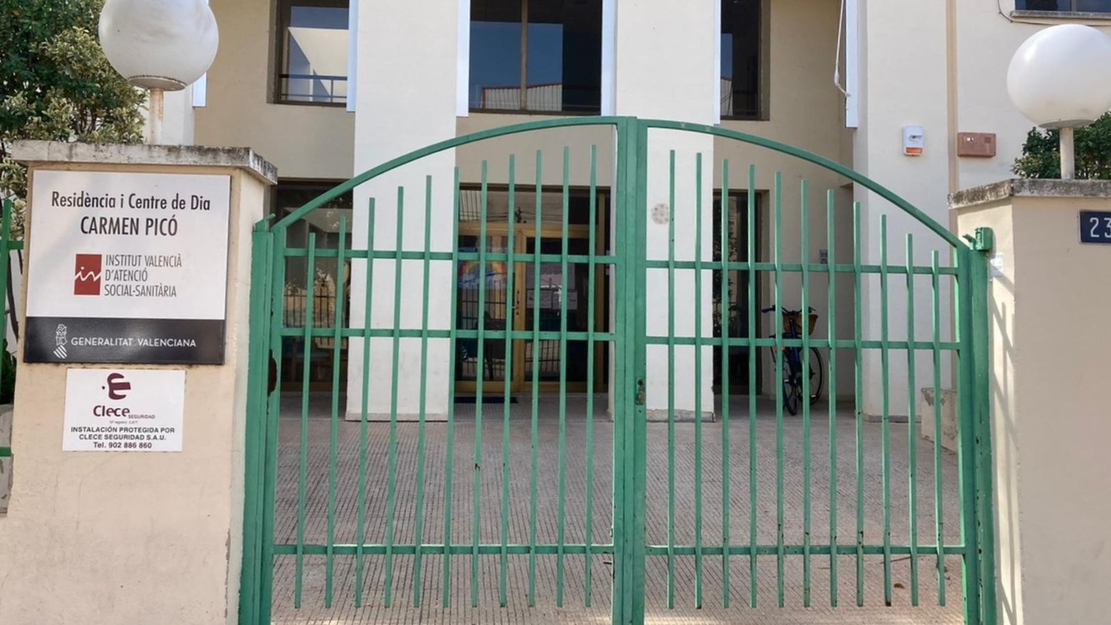 Façana de la residència i centre de dia Carme Picó d'Alzira