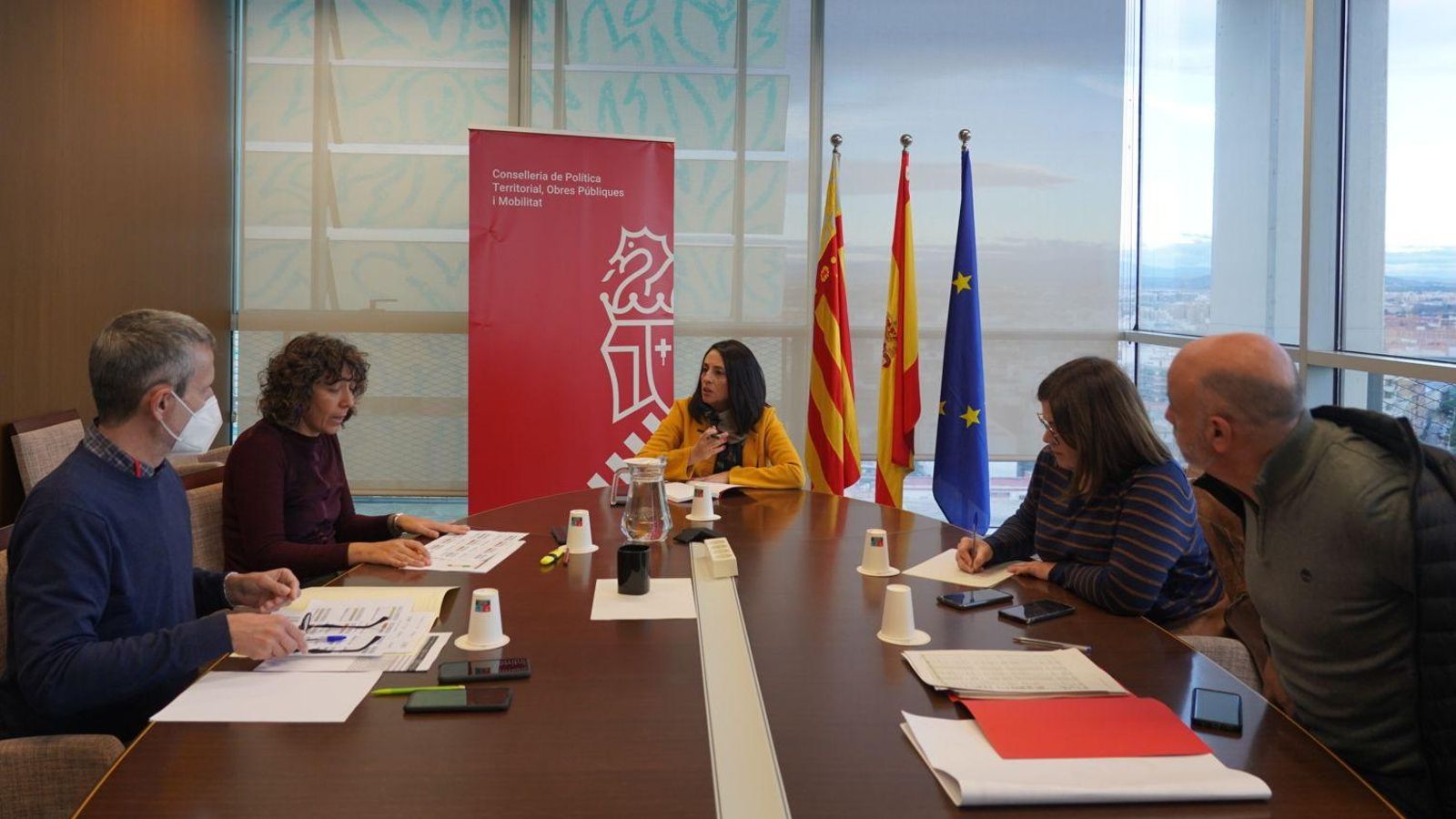 Reunió que ha mantingut la consellera de Política Territorial, Rebeca Torró, amb la secretària autonòmica de Política Territorial, Urbanisme i Paisatge, Immaculada Orozco, el sotssecretari de la Conselleria, Rafael Briet, i la directora general de Política Territorial i Paisatge, Rosa Pardo
