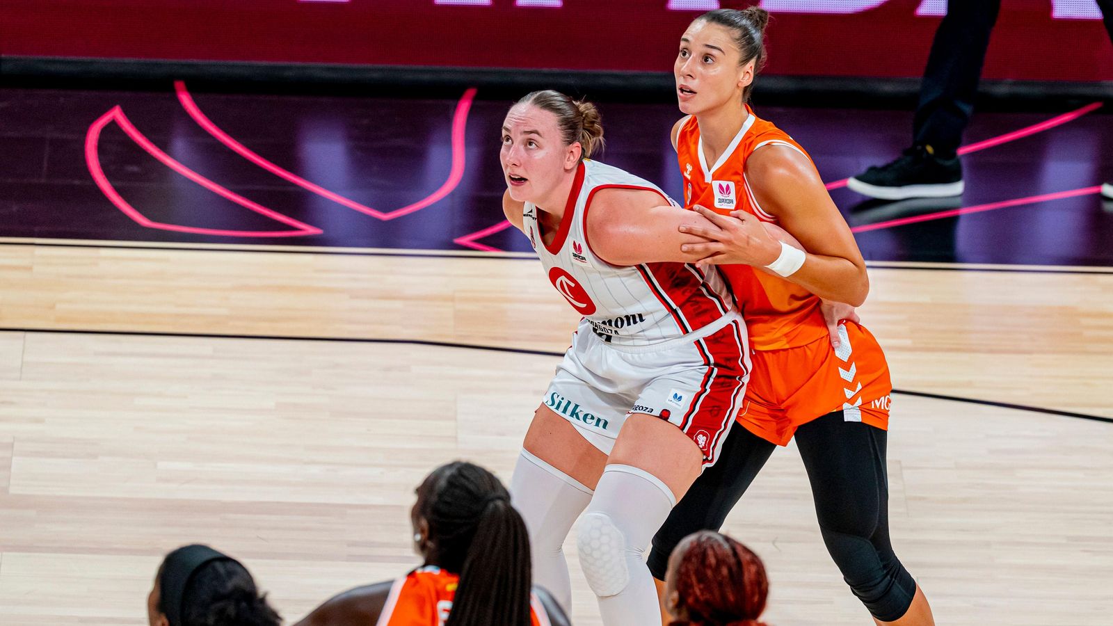 Hempe i Carrera en una acció del partit