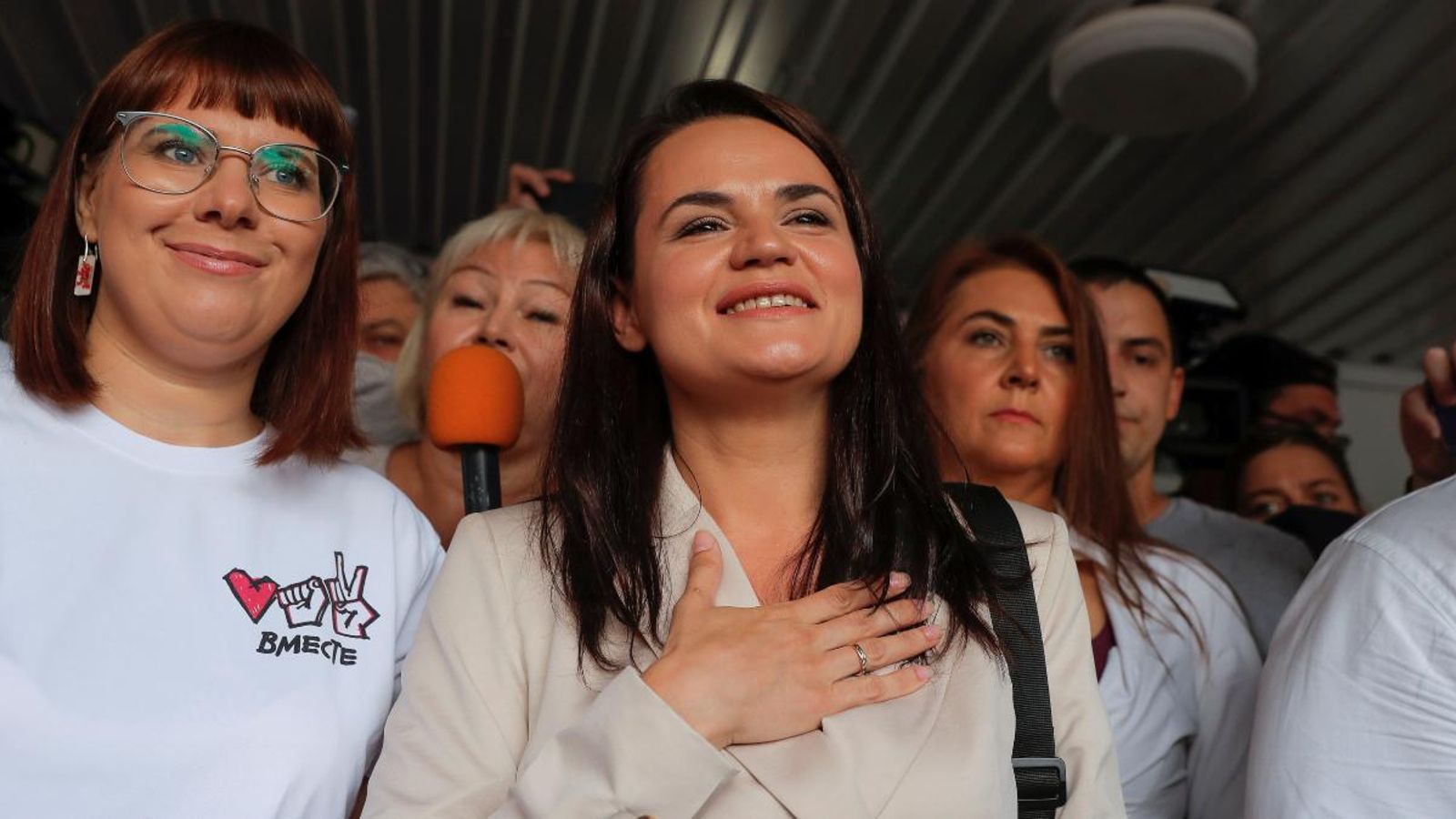 La candidata Svetlana Tikhanóvskaia ha votat a Minsk