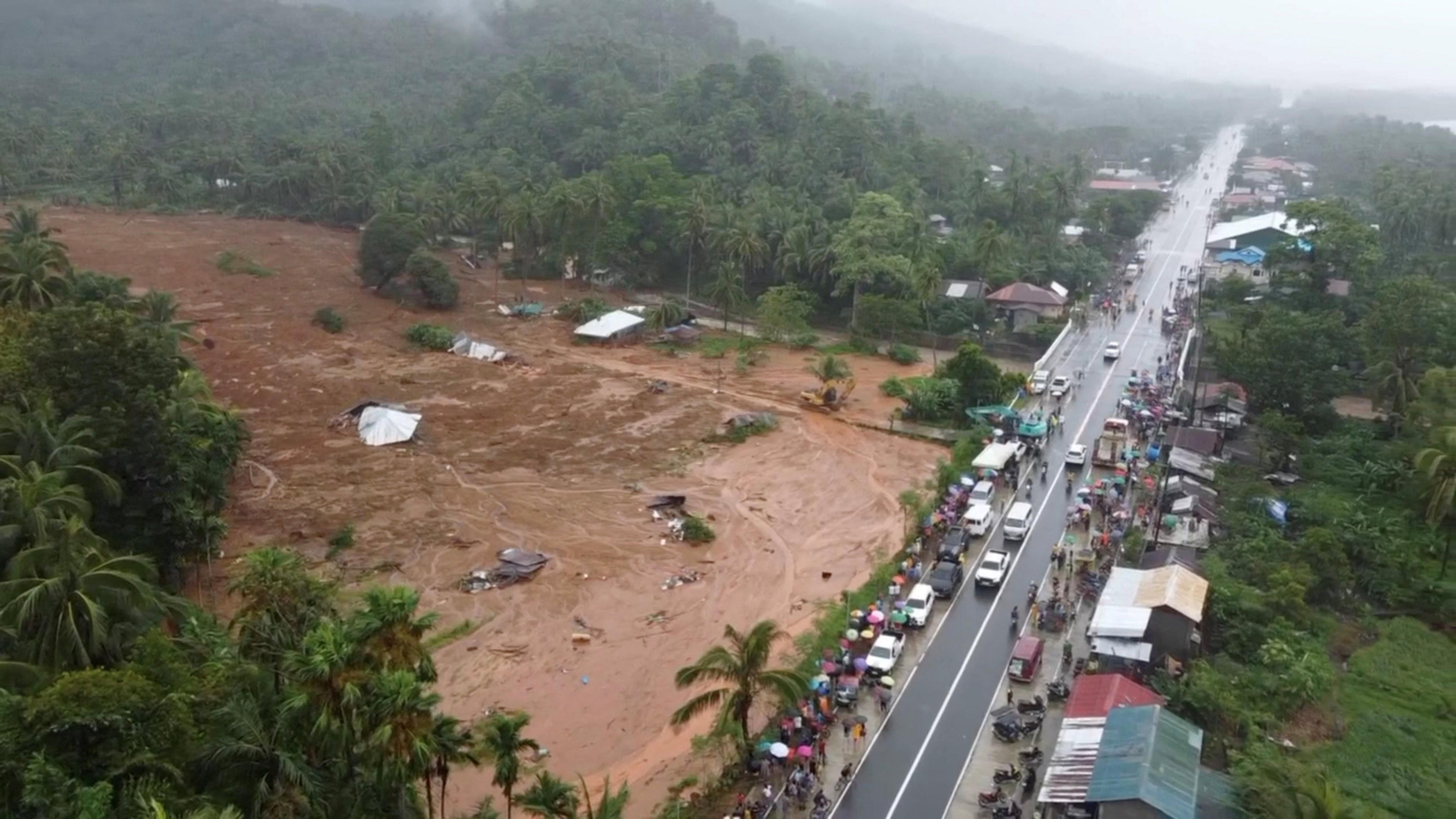 Vista general de les destrosses causades per la tempesta Megi a la ciutat de Baybay, a Filipines