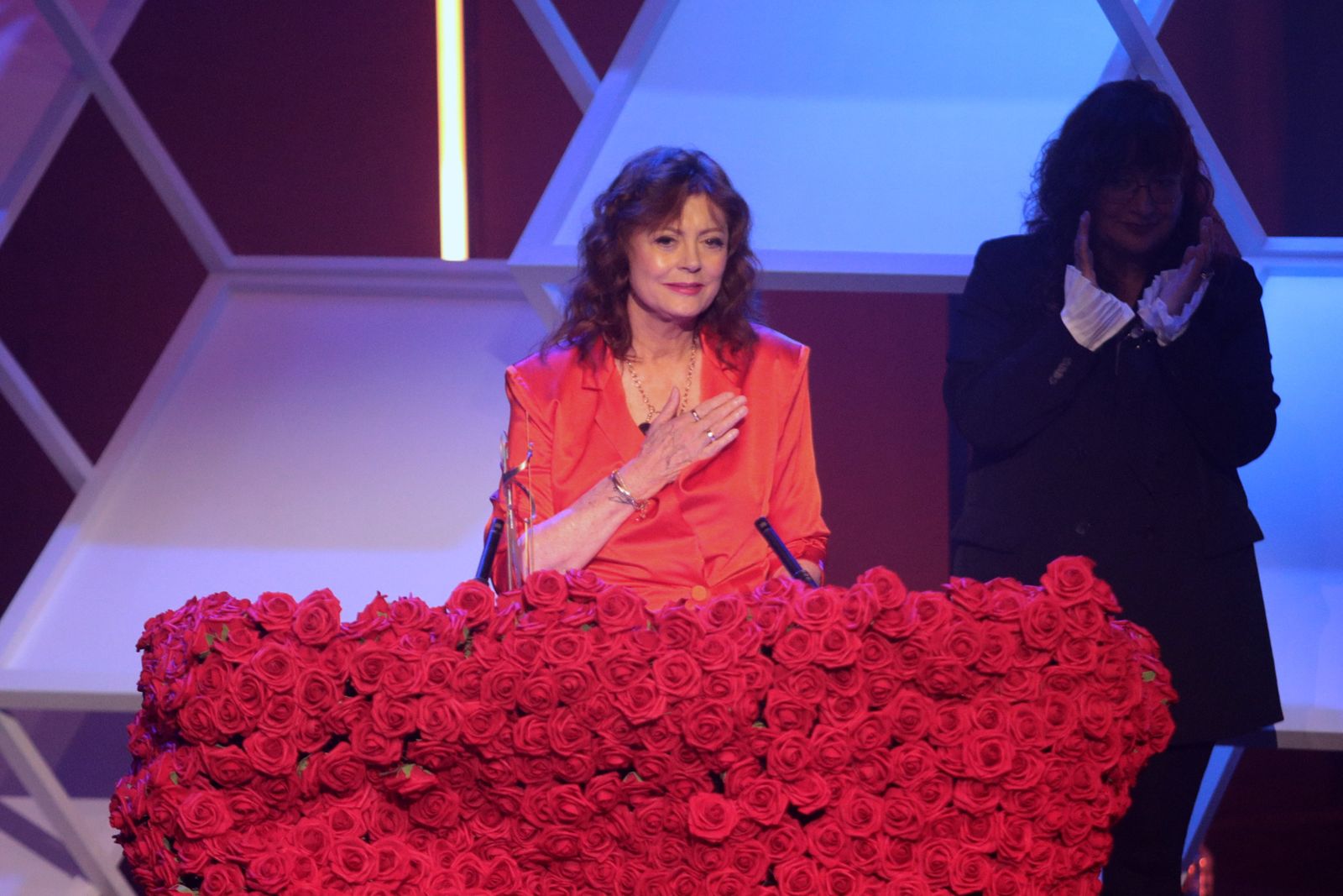 Susan Sarandon rep el Premi d’Honor en la 67a edició dels Premis Sant Jordi de Cinematografia RNE, el 25 d’abril del 2023, al Teatre Lliure de Barcelona
