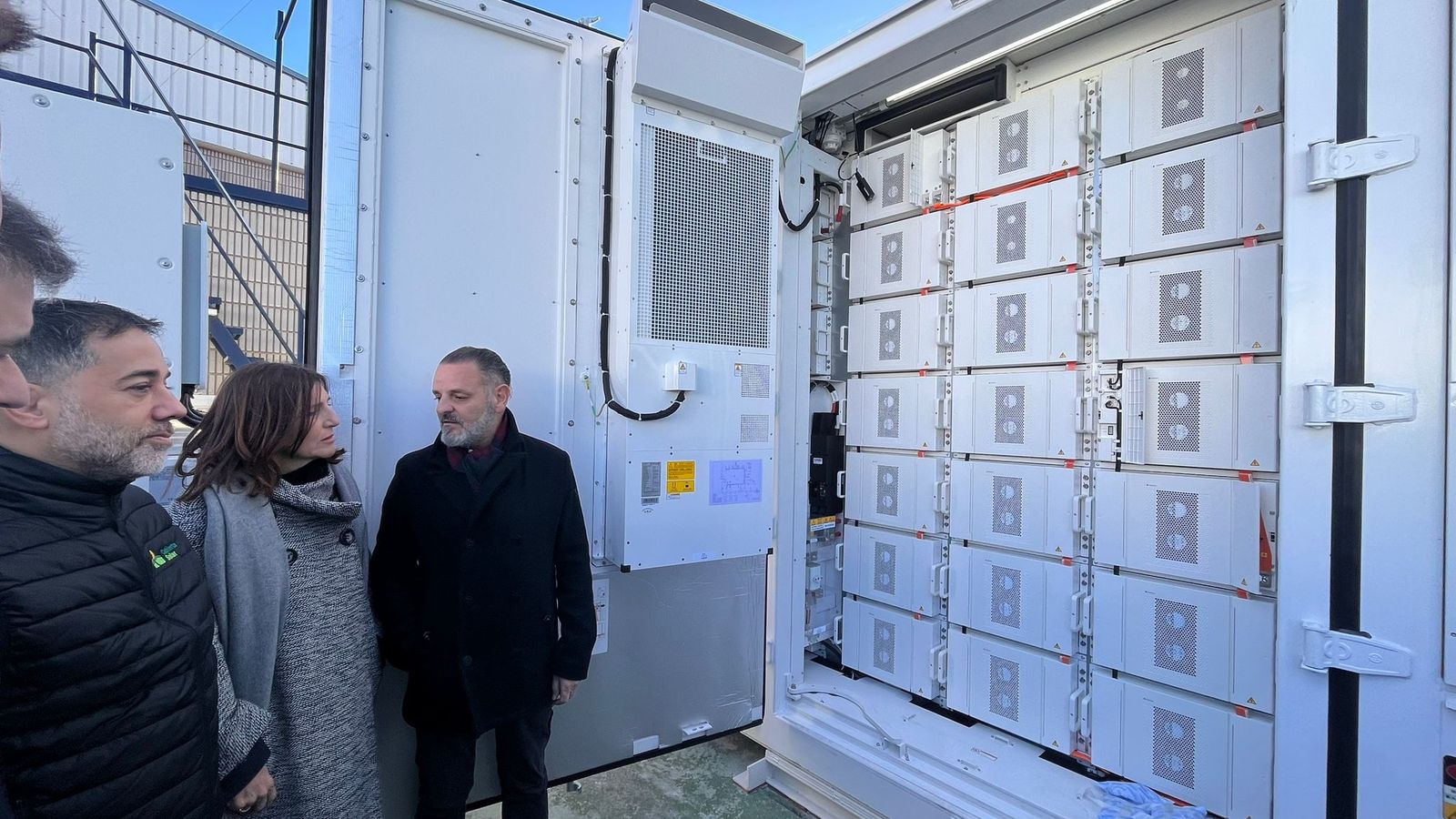 Inauguració de la megabateria a l'empresa TexAthenea a Villena