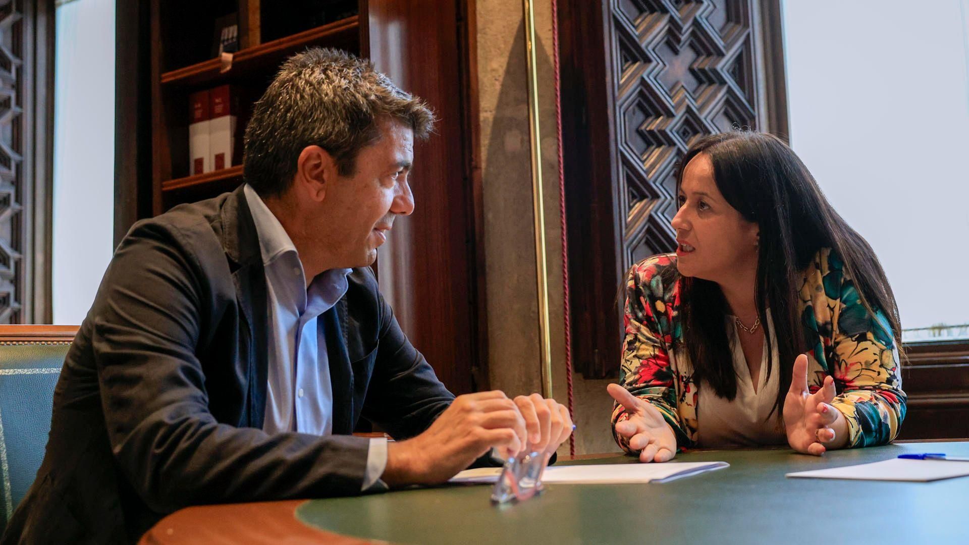 Moment de la reunió entre el president de la Generalitat i l'alcaldessa de Catarroja