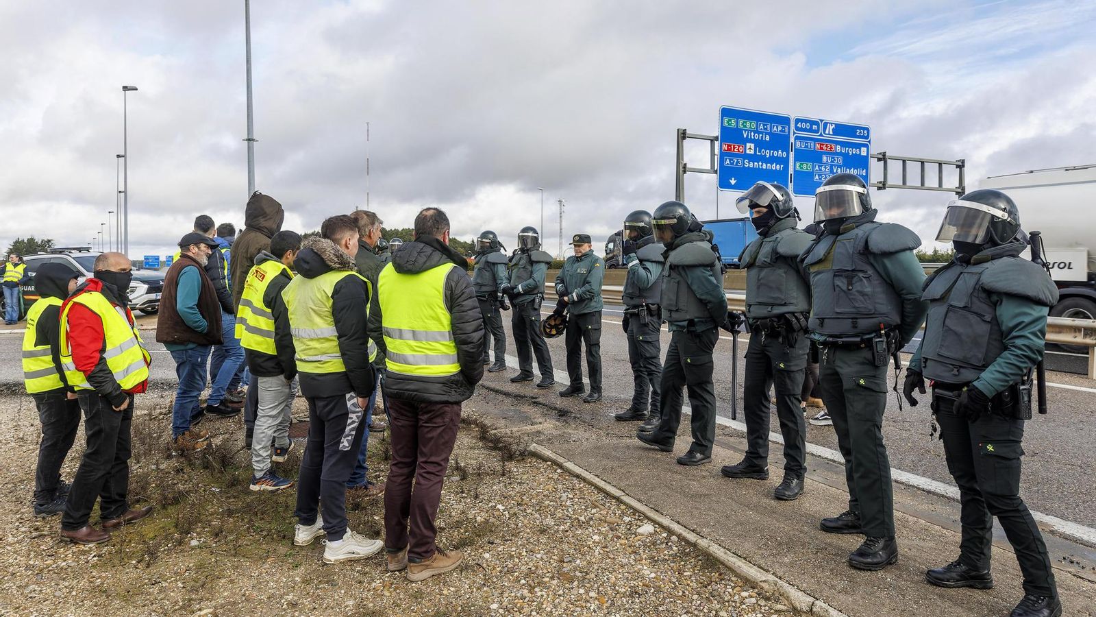 Agricultores burgalesos han tallat aquest divendres l'A1 a l'entrada de Burgos