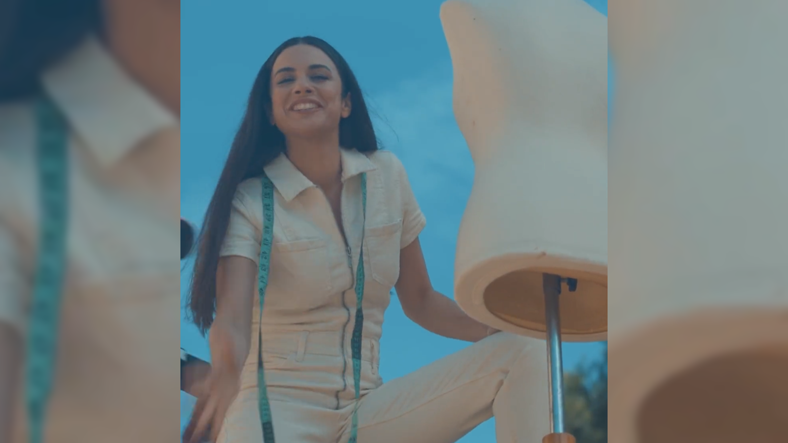 Fotograma del reportatge de la BBC sobre el rodatge de la postal de Blanca Paloma en Sagunt