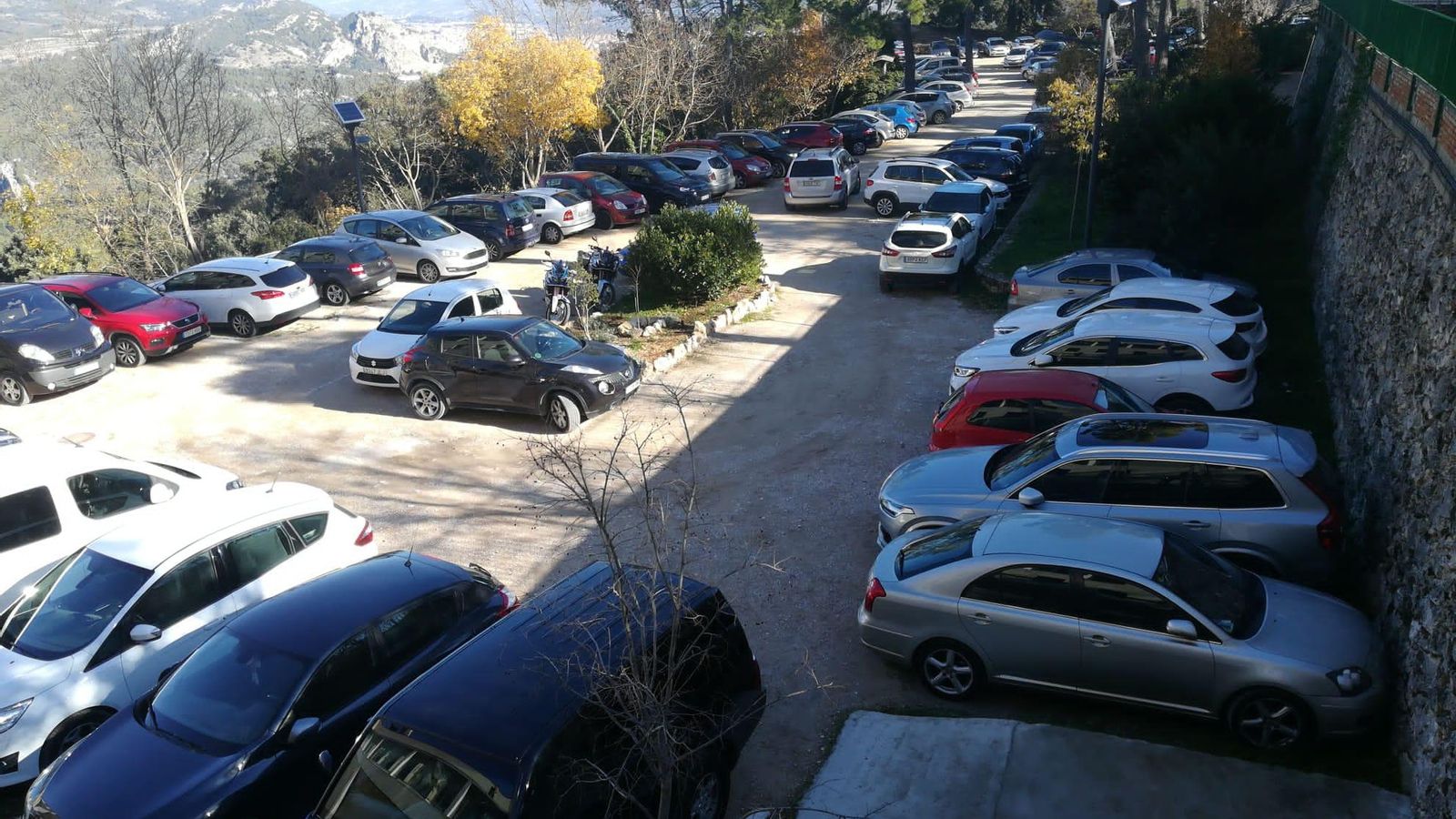 Imatge del pàrquing del parc natural de la Font Roja