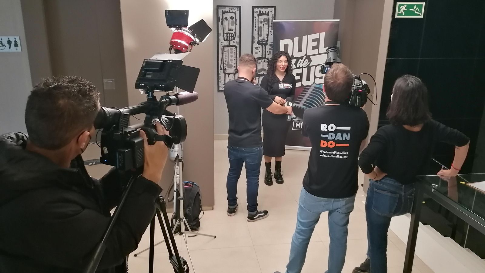 Al llarg de 10 gales el talent show d'À Punt buscarà el millor o la millor cantant de tots els estils en una dura i disputada competició. Càsting Duel de Veus 1