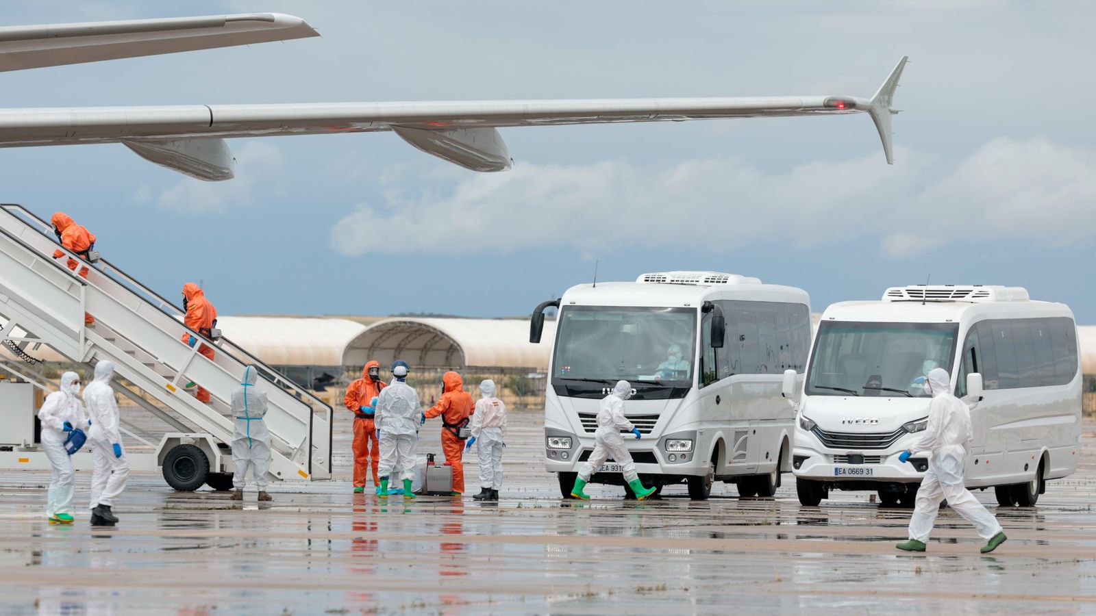 L'avió després d'aterrar a Torrejón de Ardoz
