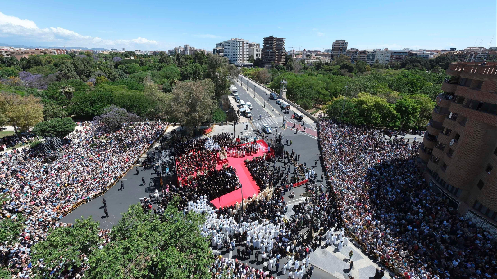 Acte al pont del Real, ple de gom a gom