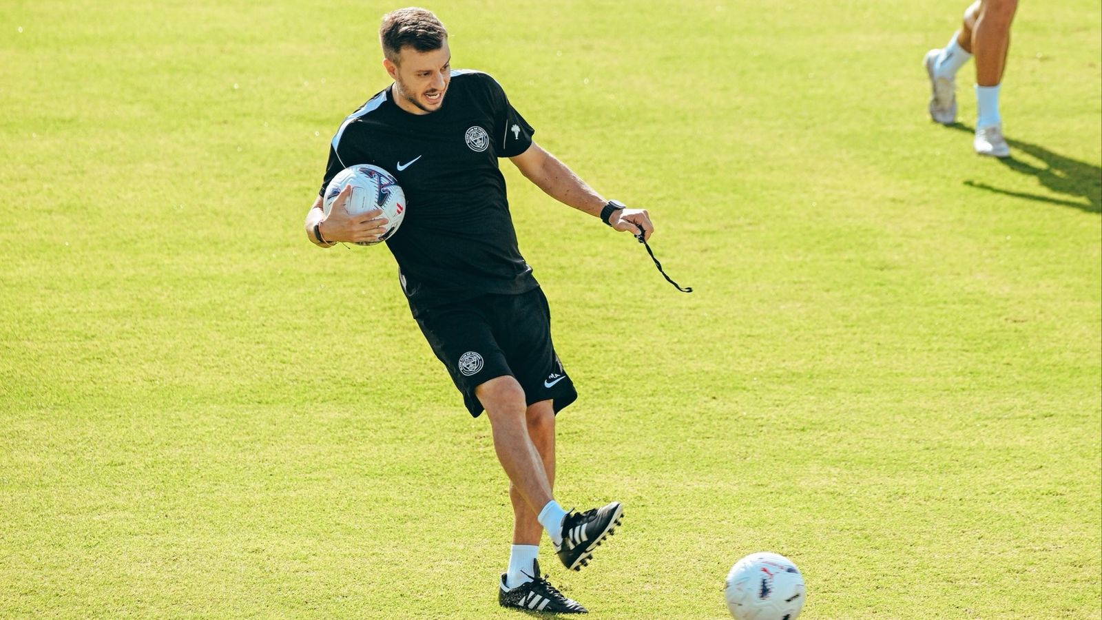 Martín Anselmi, en un entrenament de l'equip franjaverd