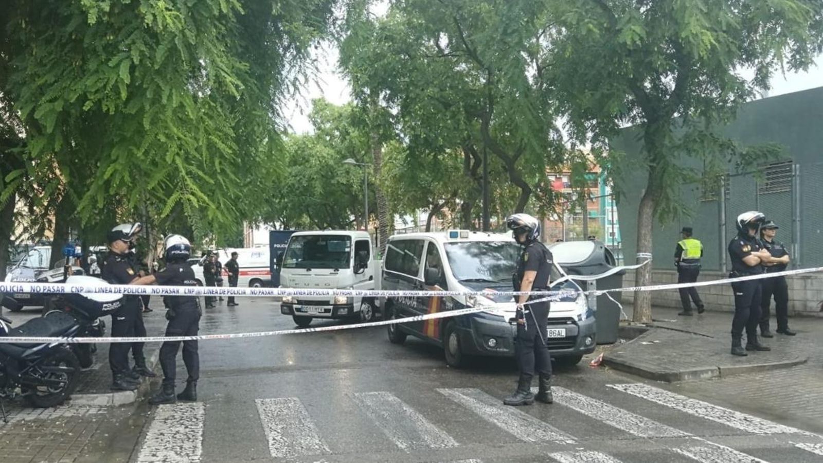 Una patrulla policial es disposava a detindre un cotxe per la zona de la Malva-rosa però els conductors del vehicle han emprés una fugida