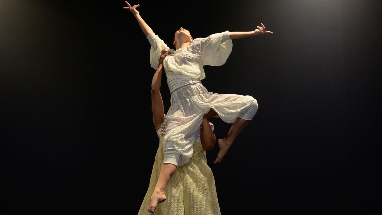 Estrena absoluta de l'espectacle 'aISLA2' de la companyia Cienfuegos Danza