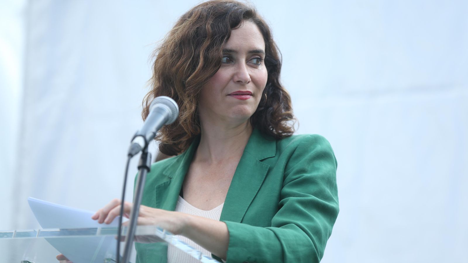 Ayuso en la inauguració de la Fira del Vehicle Elèctric de Madrid 2021