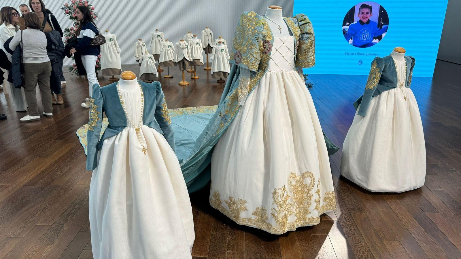 Vestits de la reina de l'Encontre de Torrent i de les seues acompanyants