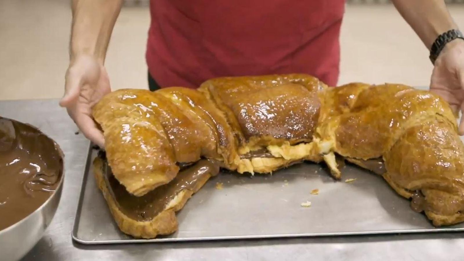 Al forn de la Beata Inés els croissant pesen tres quilos