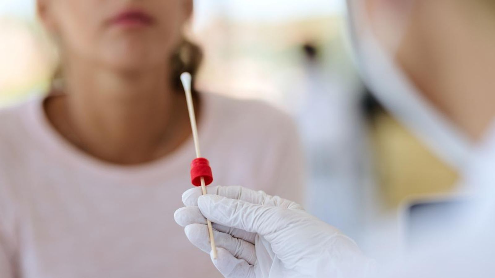 Les PCR identifiquen el virus partir de secrecions nasals o mostres de saliva