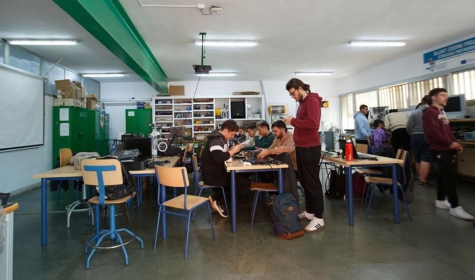 Alumnes a una aula de formació professional, en una imatge d'arxiu Alumnes a una aula de formació professional, en una imatge d'arxiu
