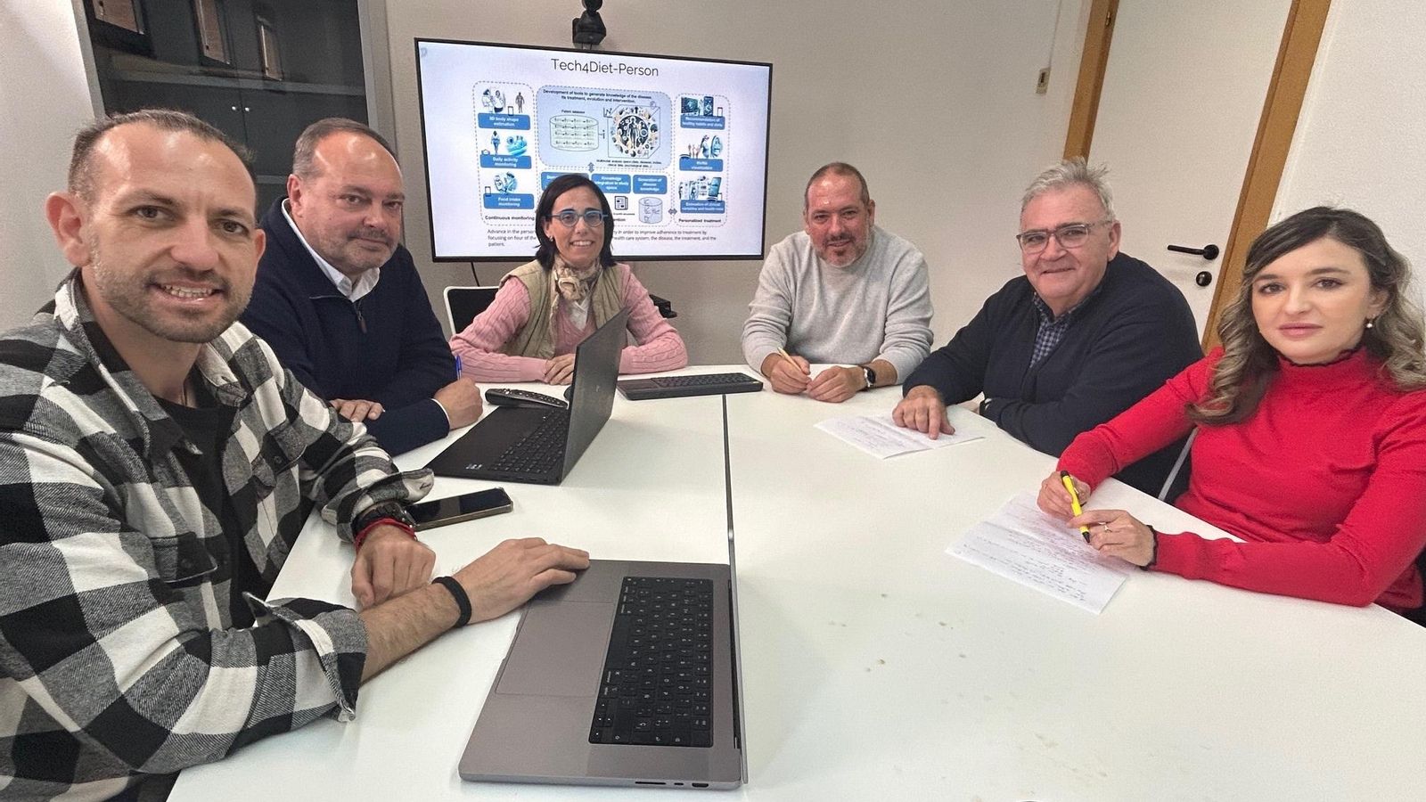 Investigadors de la UA que participen en el projecte